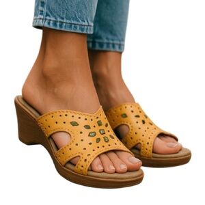 EASY SPIRIT Melinka Sandals Tan Cutout Leather Slide Brass Platform Size 7.5